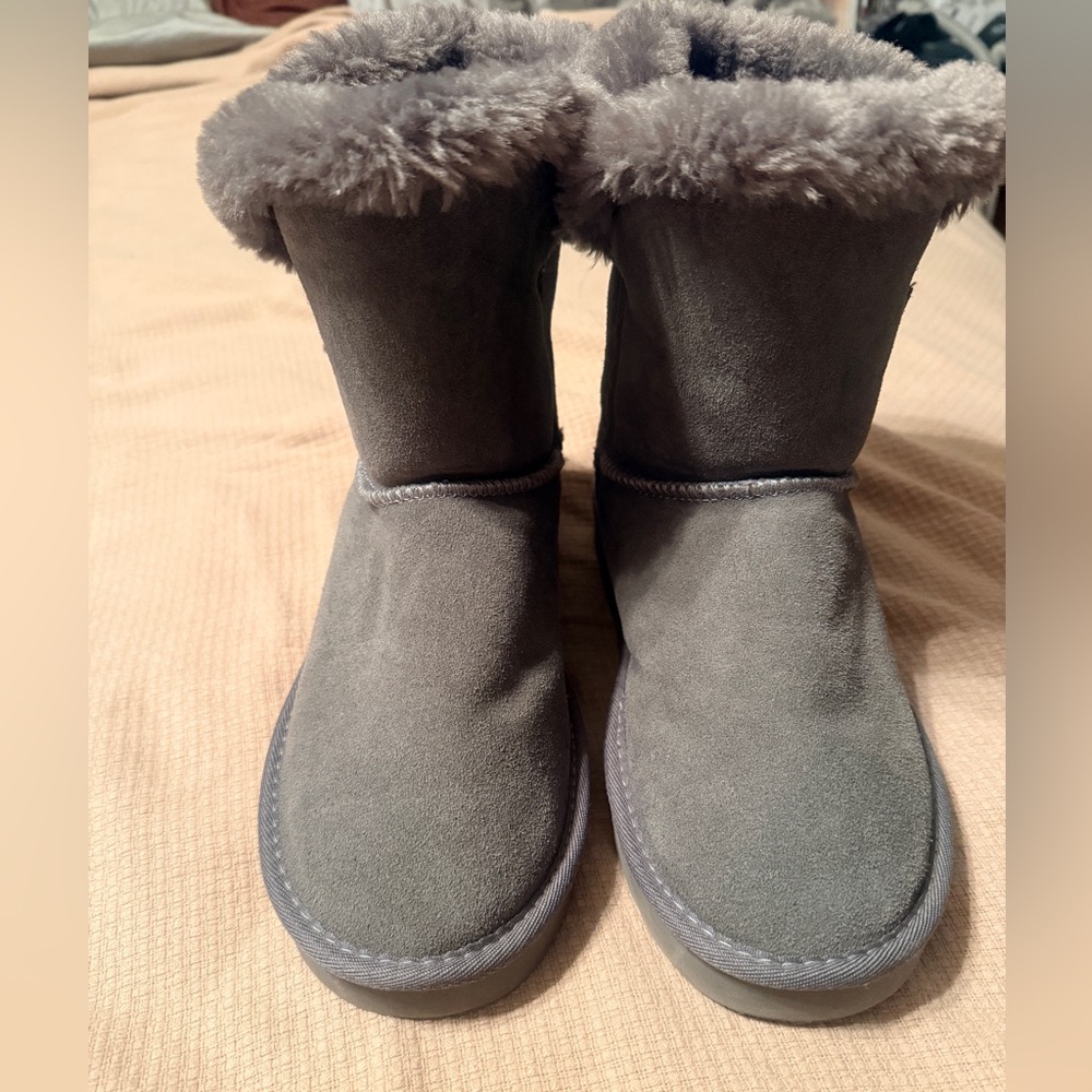 EUC Style and Co. Woman’s Tiny 2 Winter Gray Suede Fur-Lined Boots Sz 9